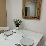 Moderne Nahe Für 4 Personen Maguncia