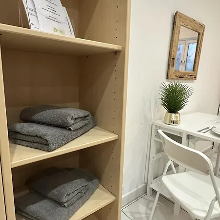 Moderne Nahe Fuer 4 Personen