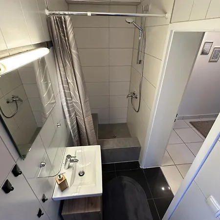 Moderne Nahe Fuer 4 Personen Daire *