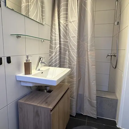 Moderne Nahe Fuer 4 Personen Daire *